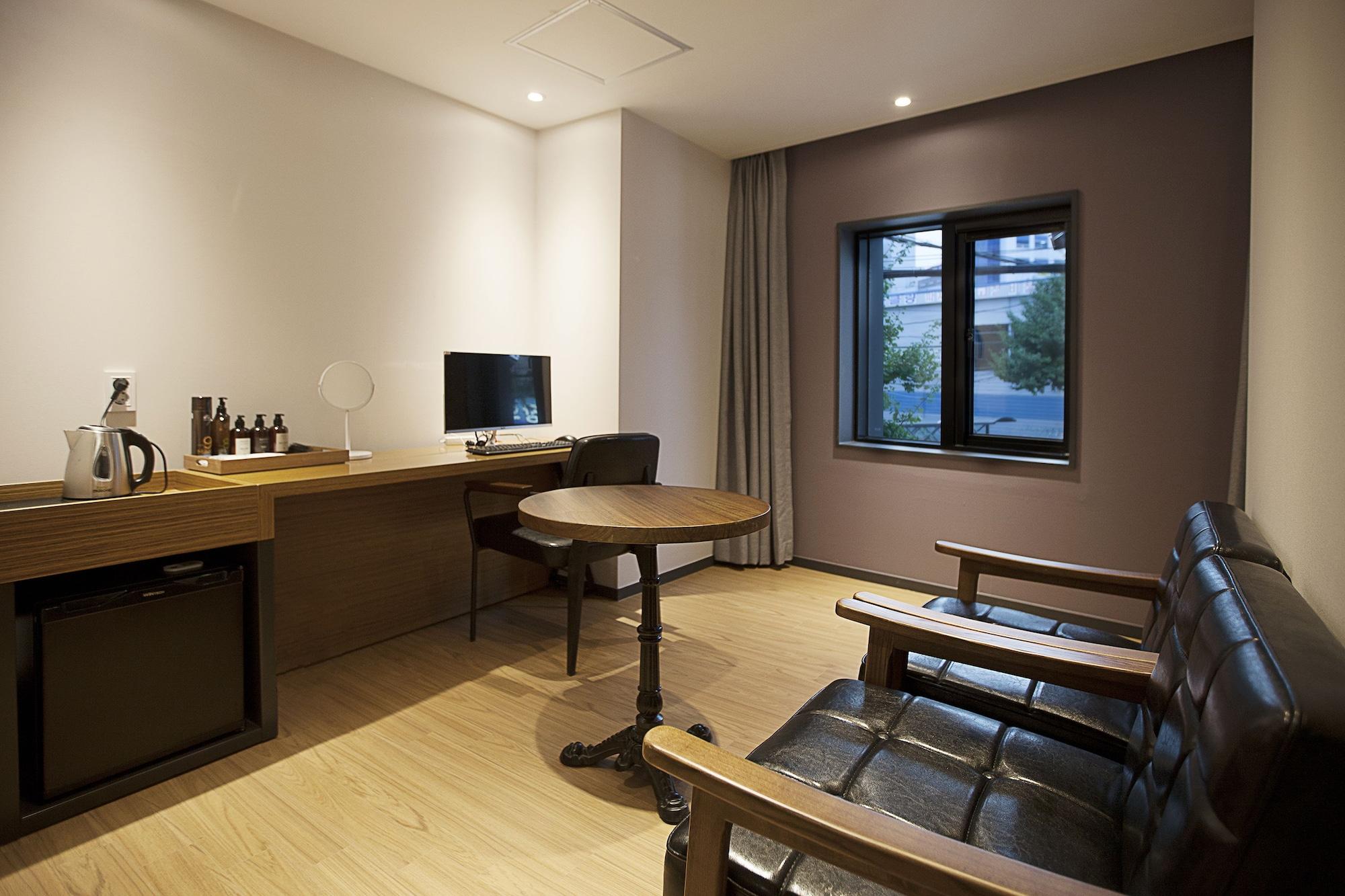 Brown Dot Hotel Changwon Exterior photo