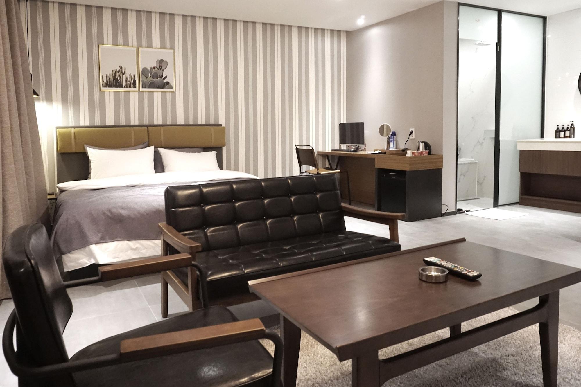 Brown Dot Hotel Changwon Exterior photo