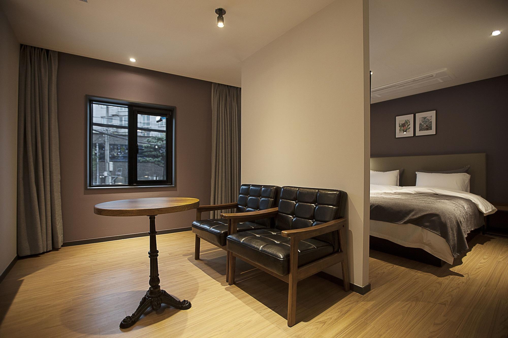 Brown Dot Hotel Changwon Exterior photo