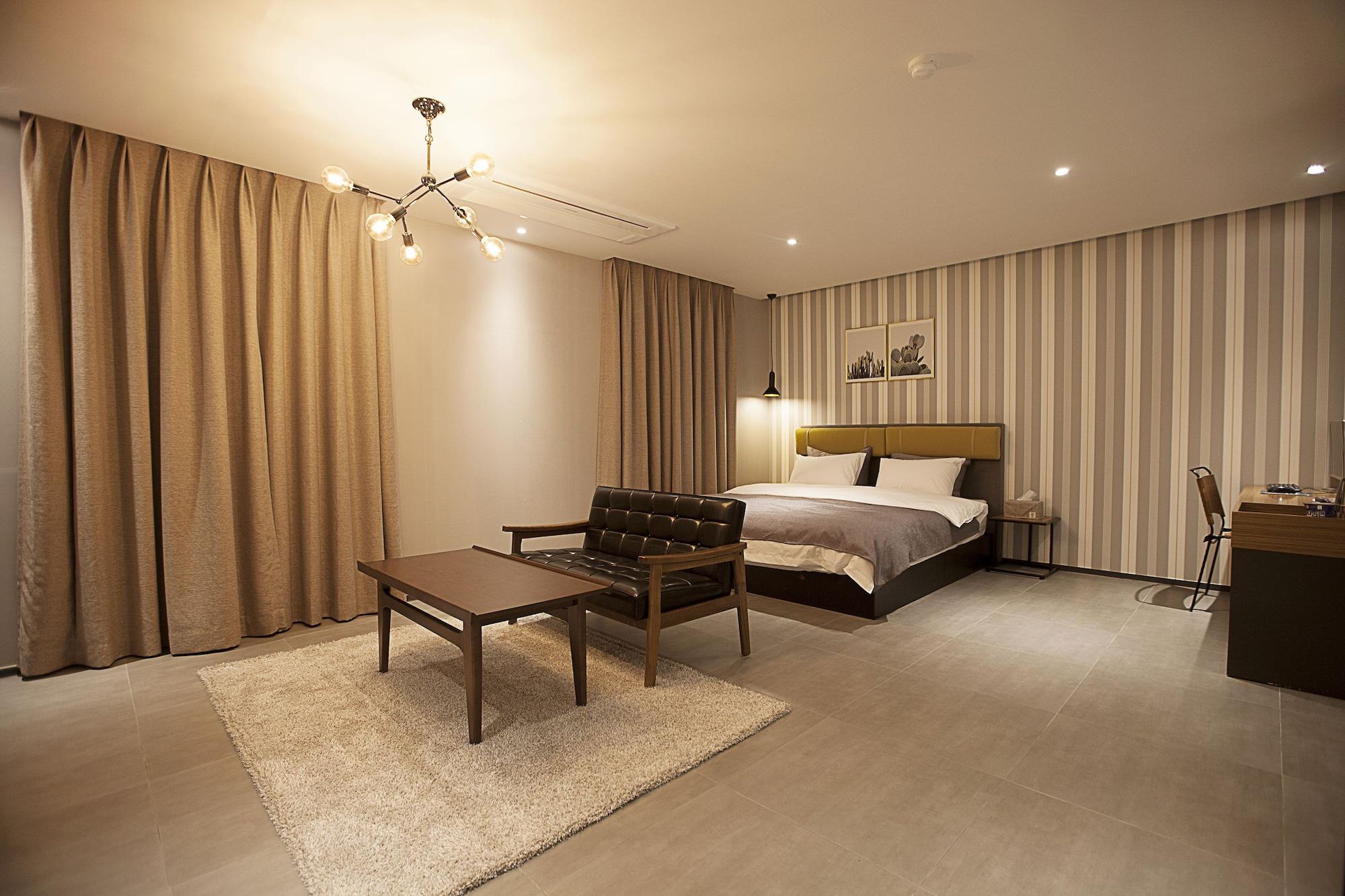 Brown Dot Hotel Changwon Exterior photo