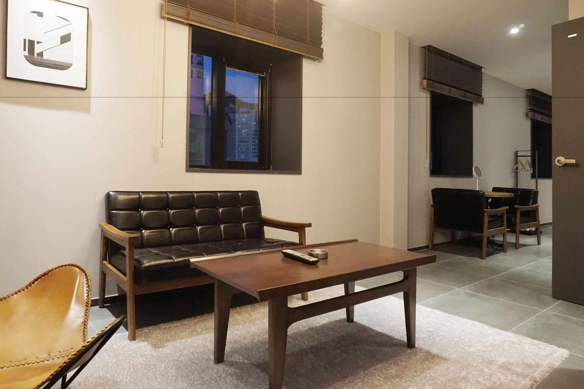Brown Dot Hotel Changwon Exterior photo