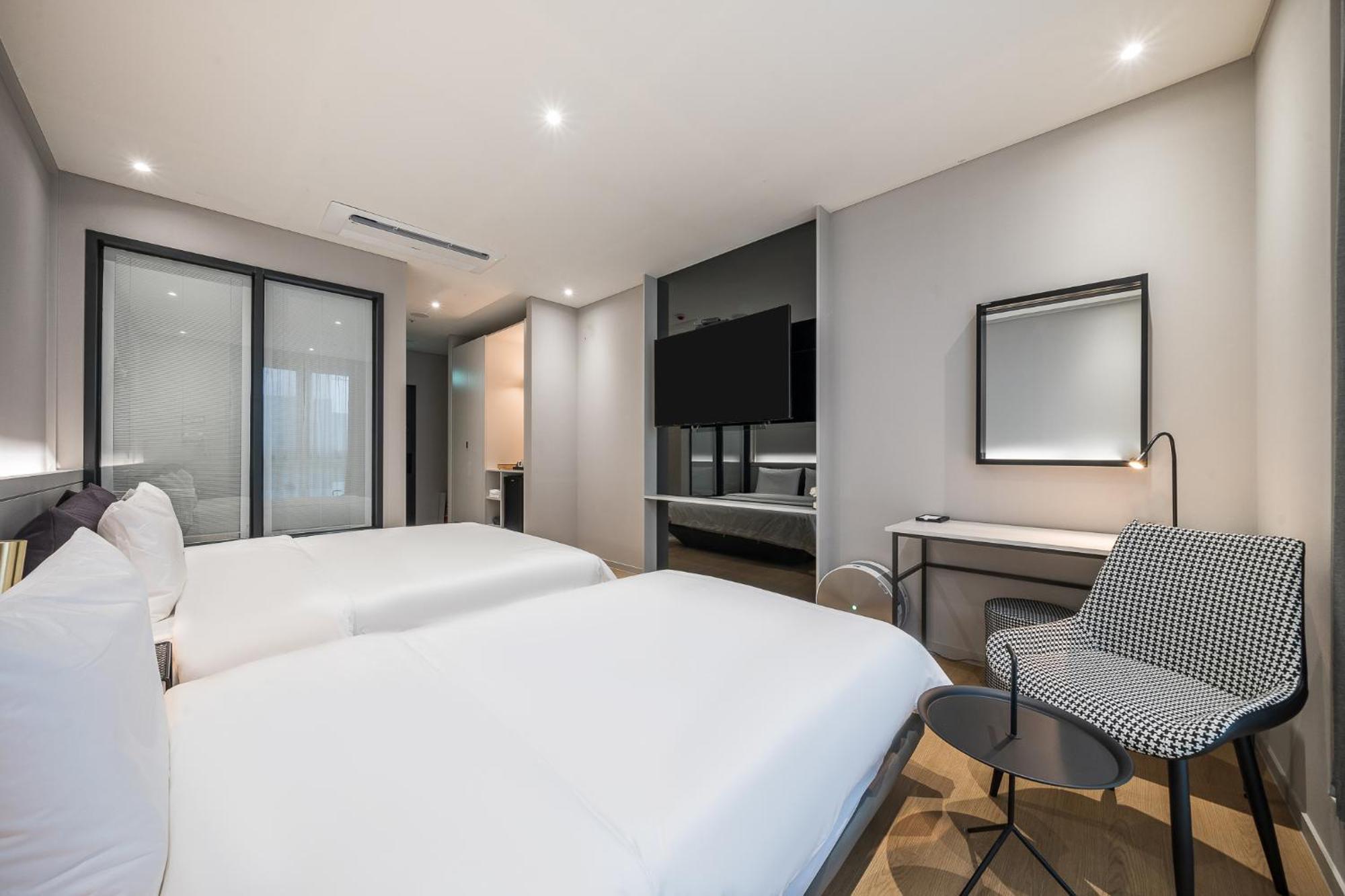 Brown Dot Hotel Changwon Exterior photo