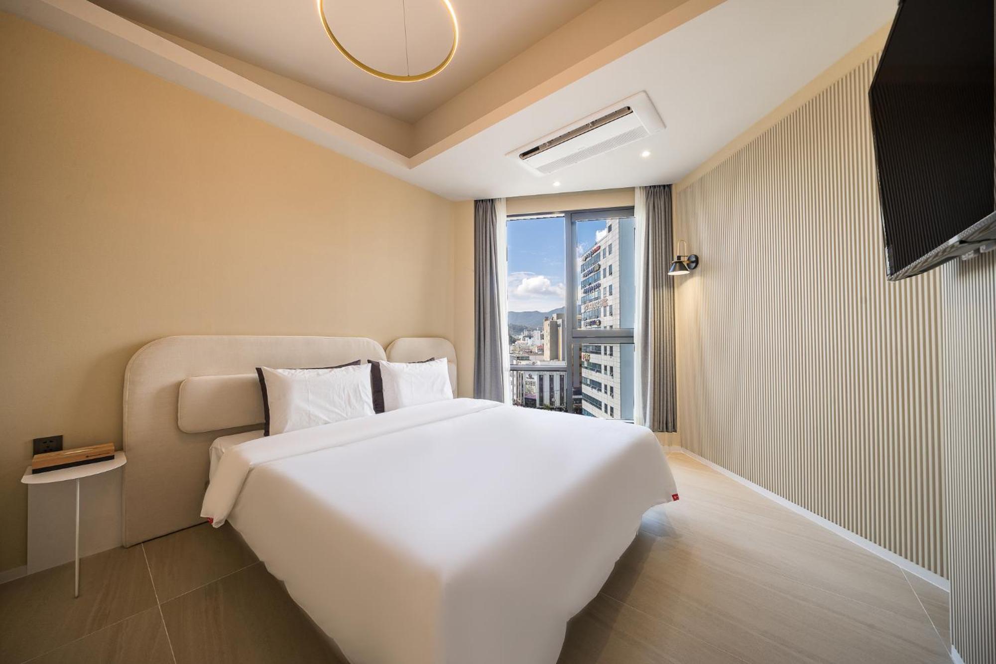 Brown Dot Hotel Changwon Exterior photo