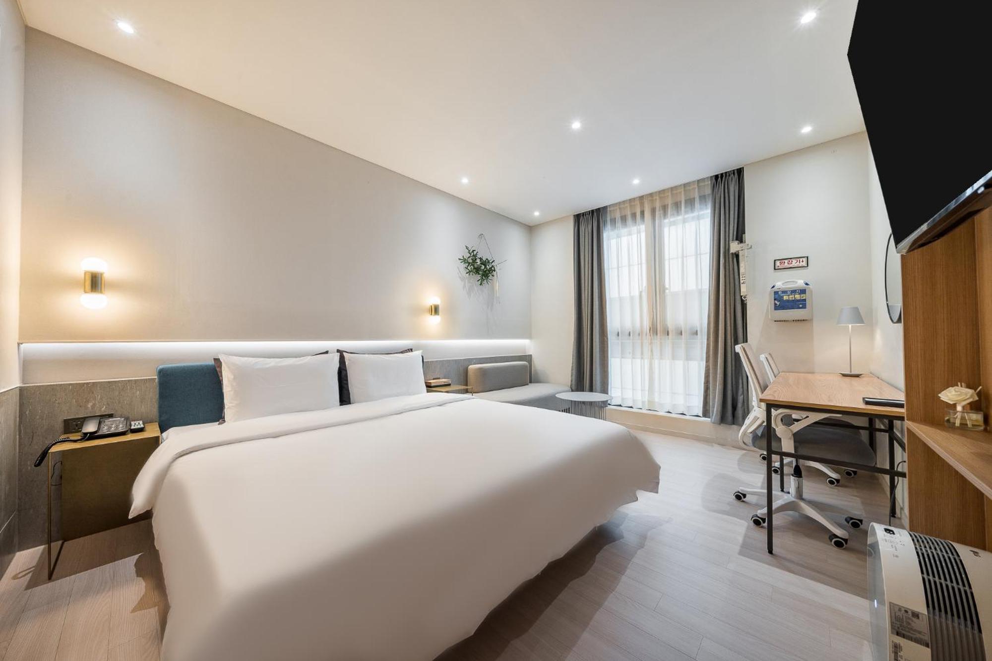 Brown Dot Hotel Changwon Exterior photo