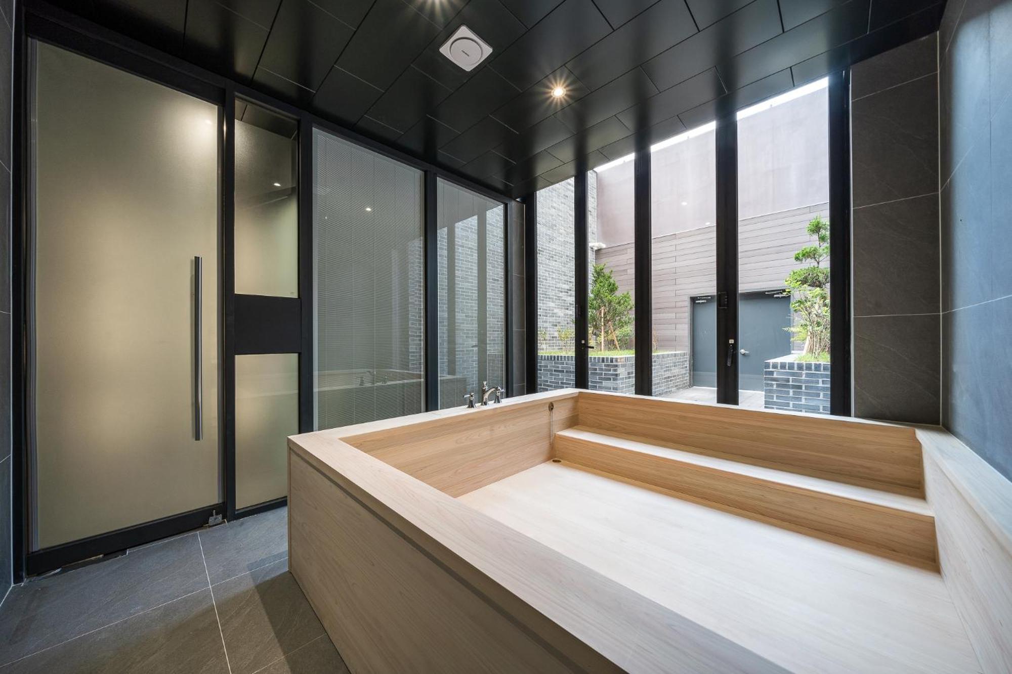 Brown Dot Hotel Changwon Exterior photo
