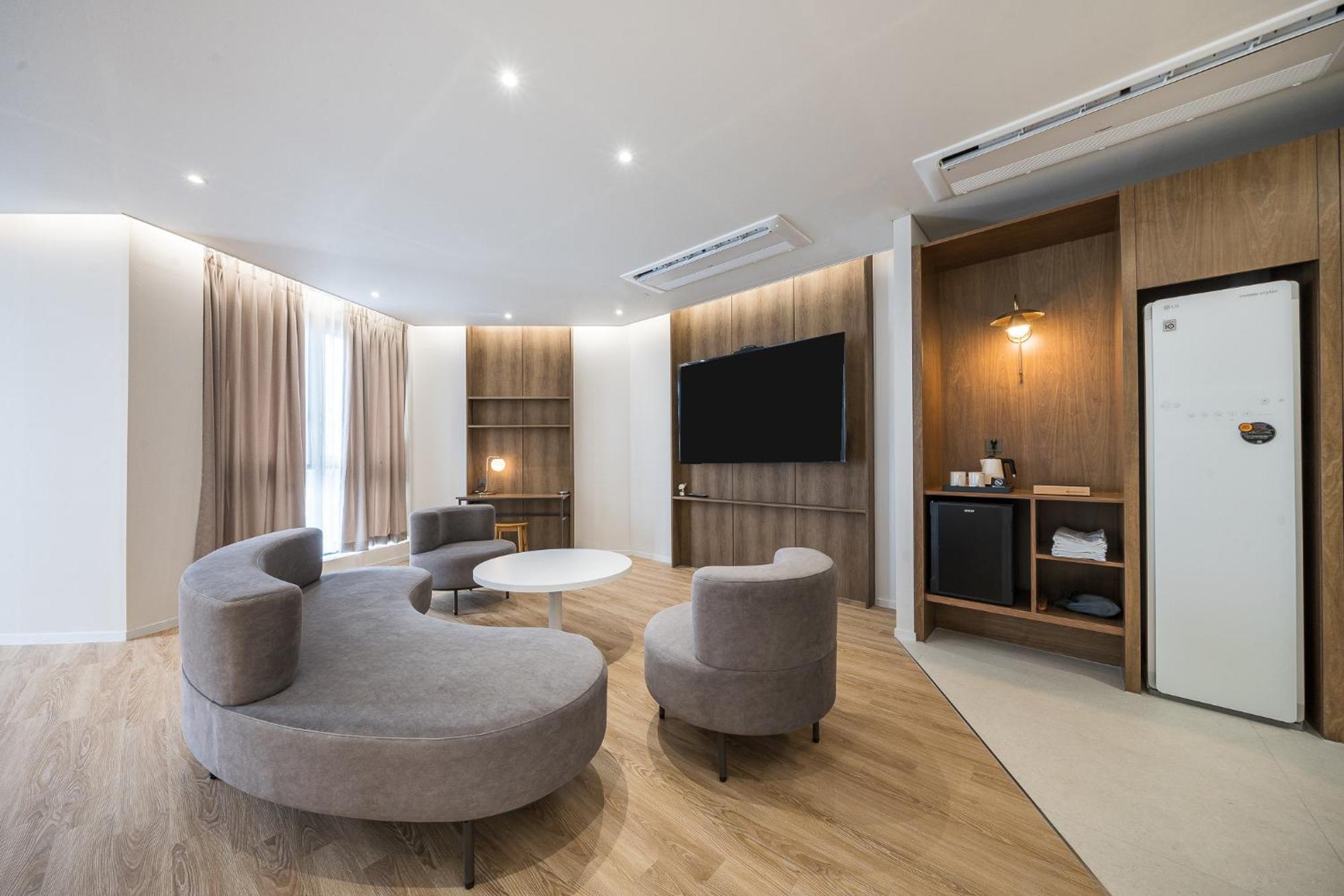 Brown Dot Hotel Changwon Exterior photo